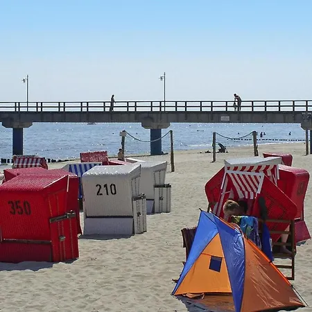 Ferienhaus, Ferienhaus *