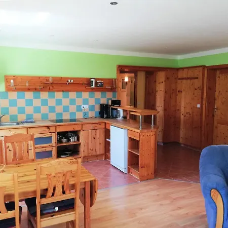 Ferienhaus, Ferienhaus *